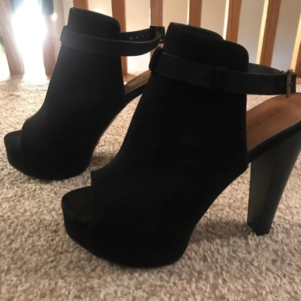 Heeled half booties